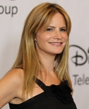 Jennifer Jason Leigh